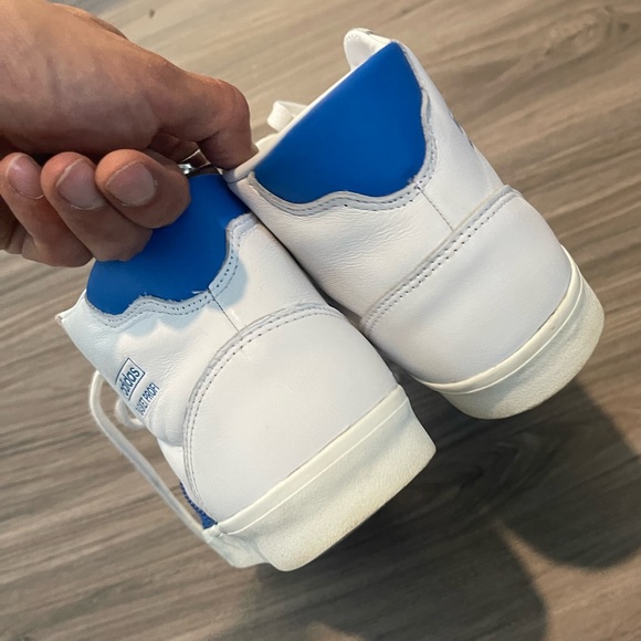 [SOLD] Adidas mid top shoes - Picture 7 of 8